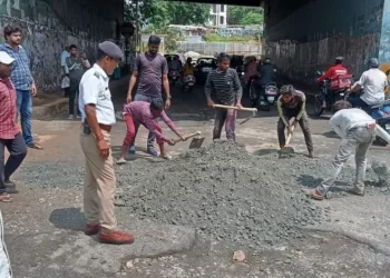ಮೂಲಸೌಕರ್ಯ ಕುಸಿಯುತ್ತಿರುವ ಹಿನ್ನೆಲೆಯಲ್ಲಿ ಬೆಂಗಳೂರು ಟ್ರಾಫಿಕ್ ಪೋಲೀಸ್ ಹೆಜ್ಜೆ: ನಾಗರಿಕರಿಂದ ಅವರ ಪ್ರಯತ್ನಕ್ಕೆ ಮೆಚ್ಚುಗೆ